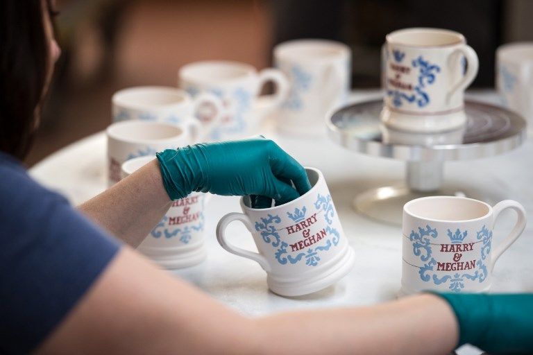 Suvenir Pernikahan Pangeran Harry dan Meghan Dibuat Massal, Ini Bentuknya - Bagian 3