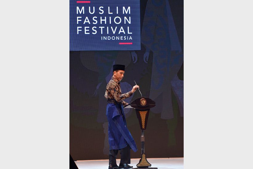 Pakai Kain Tradisional, Jokowi Hadiri Muslim Fashion Festival Indonesia 2018 - Bagian 3