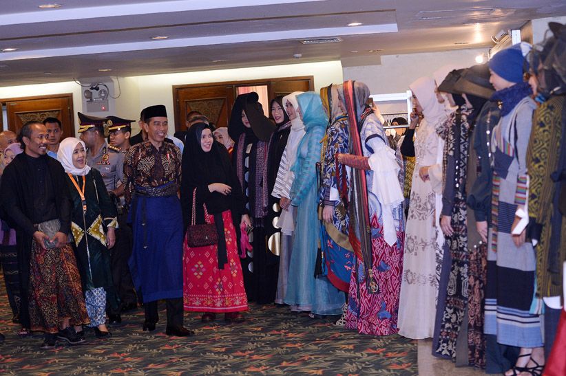 Pakai Kain Tradisional, Jokowi Hadiri Muslim Fashion Festival Indonesia 2018 - Bagian 1
