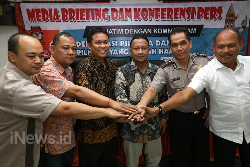 KPU Jawa Timur dan Komnas HAM Deklarasi Pilkada Damai - Bagian 1
