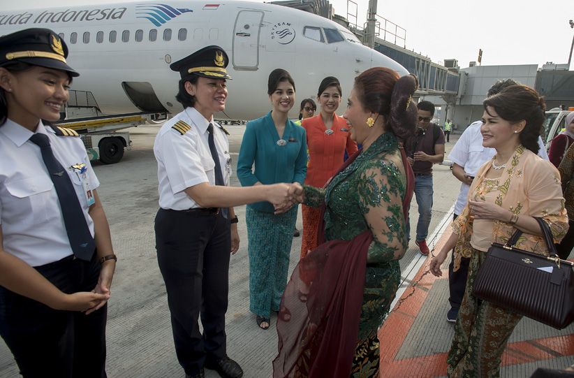 Bak Pramugari, Menteri Susi Sapa Penumpang Garuda Kartini Flight - Bagian 3