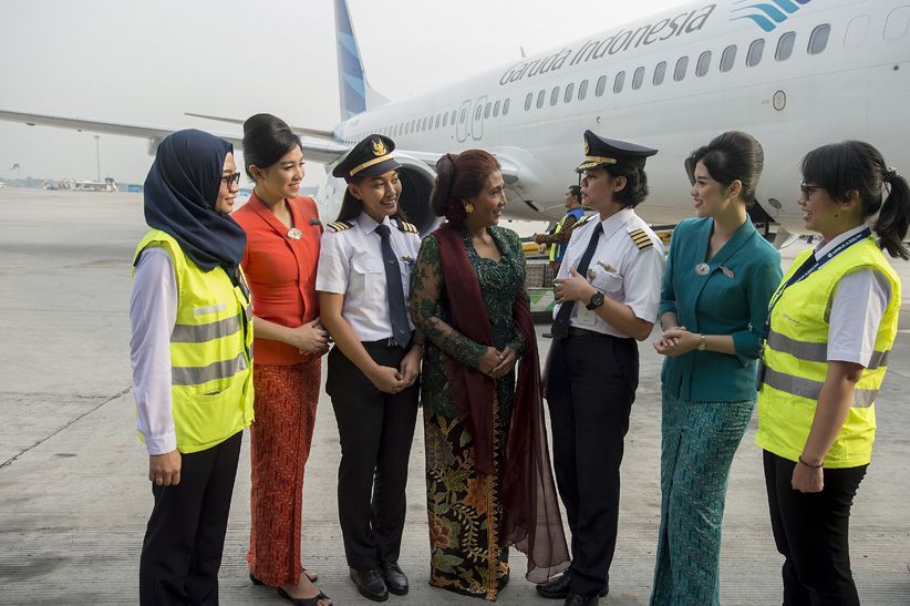 Bak Pramugari, Menteri Susi Sapa Penumpang Garuda Kartini Flight - Bagian 2
