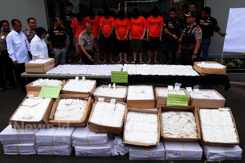 Sambil Marah-Marah, Risma Ceramahi Bandar 5 Juta Pil Koplo - Bagian 5