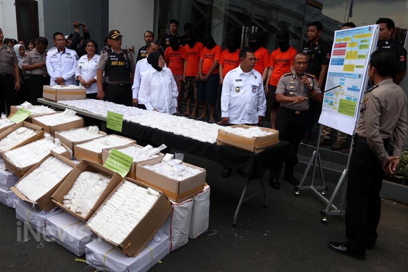 Sambil Marah-Marah, Risma Ceramahi Bandar 5 Juta Pil Koplo - Bagian 4