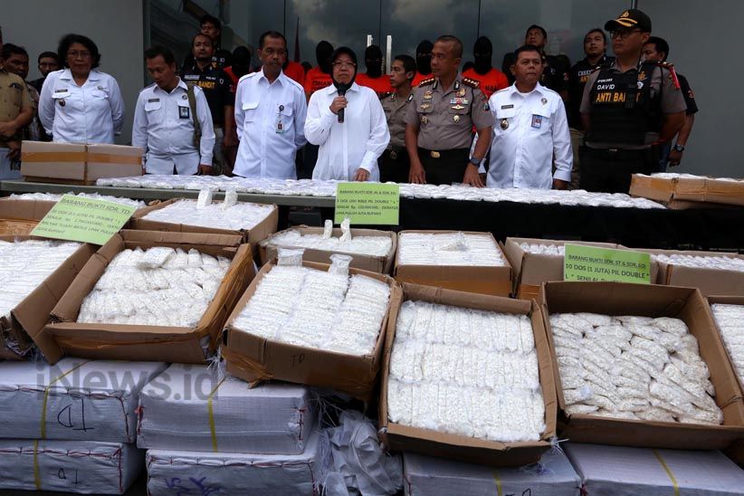 Sambil Marah-Marah, Risma Ceramahi Bandar 5 Juta Pil Koplo - Bagian 2
