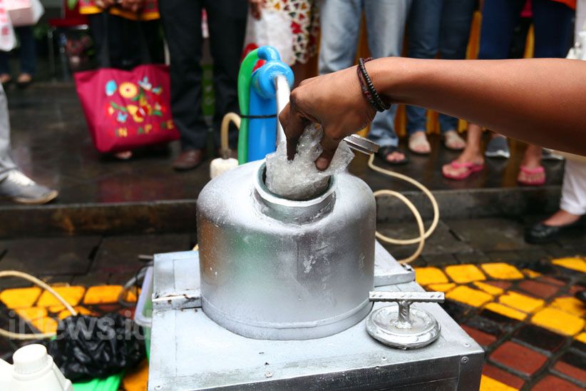 Komunitas Ini Daur Ulang Sampah Plastik Jadi Bahan Bakar Minyak - Bagian 4