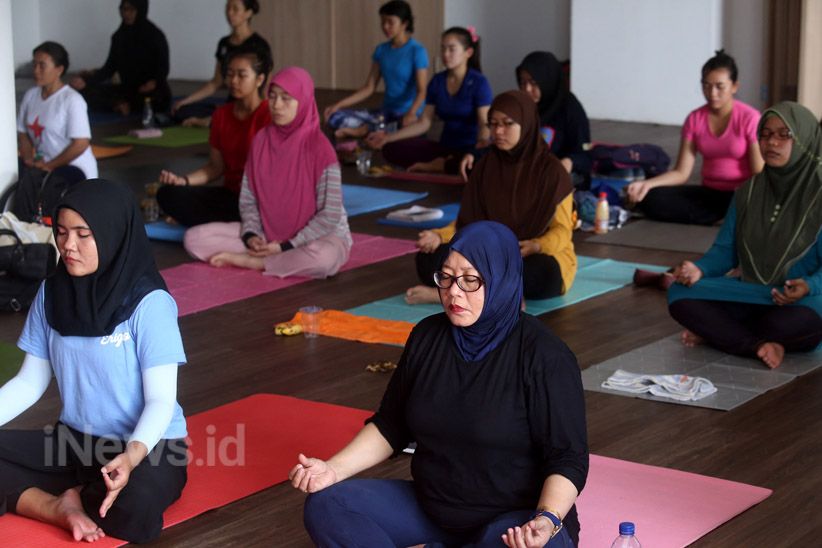 Sambut Hari Kartini, Puluhan Warga Surabaya Ikut Senam Campursari Yoga - Bagian 4