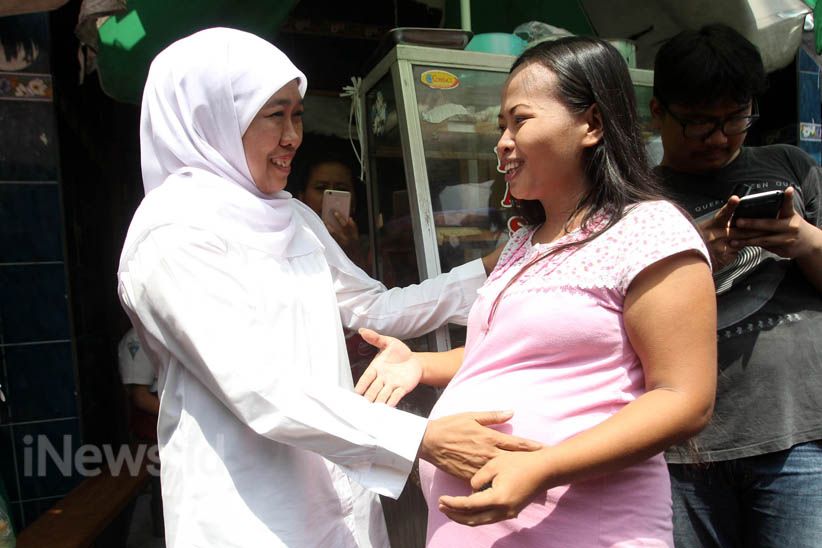 Khofifah Blusukan ke Pasar Kawasan Eks Lokalisasi Dolly - Bagian 3