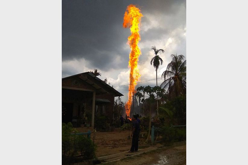 Sumur Minyak Meledak, Api Menyembur hingga Puluhan Meter di Aceh Timur - Bagian 4