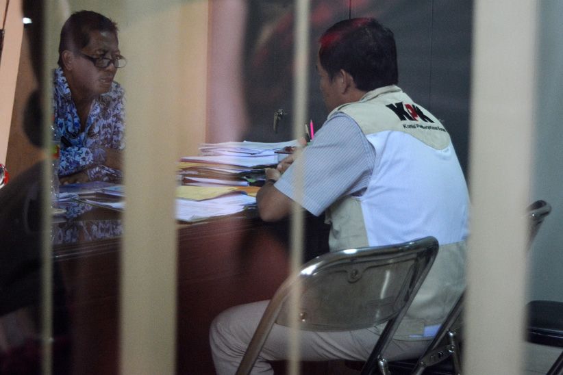 KPK Geledah Kantor Dinas Penanaman Modal dan Pelayanan Terpadu Satu Pintu Mojokerto - Bagian 2