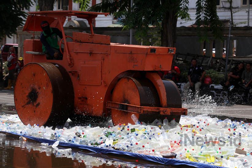 Polrestabes Surabaya Musnahkan Ribuan Miras Oplosan  - Bagian 2