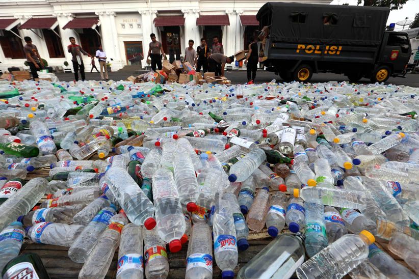 Polrestabes Surabaya Musnahkan Ribuan Miras Oplosan  - Bagian 6