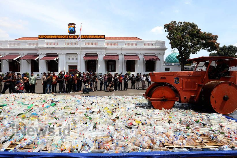 Polrestabes Surabaya Musnahkan Ribuan Miras Oplosan  - Bagian 1