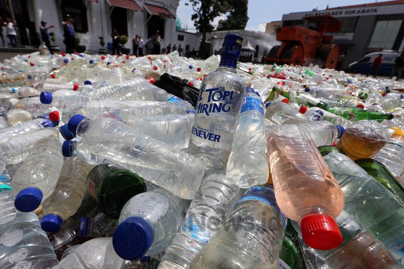 Polrestabes Surabaya Musnahkan Ribuan Miras Oplosan  - Bagian 4