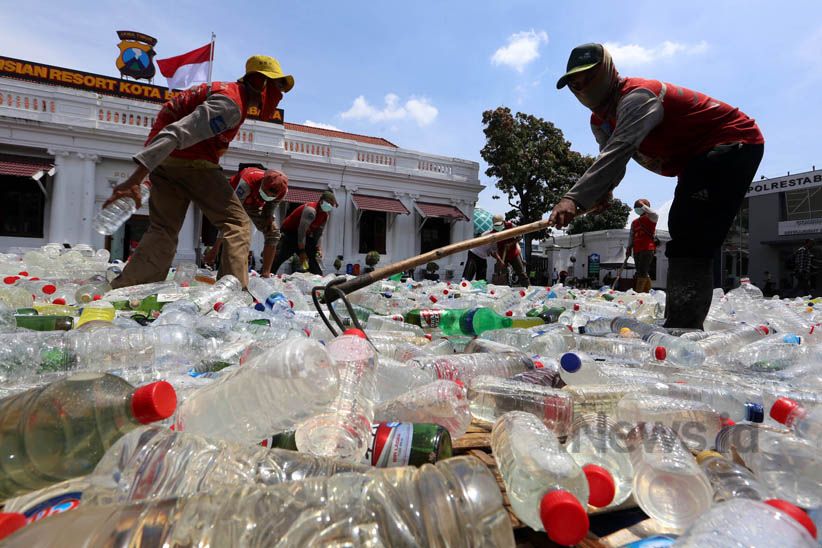 Polrestabes Surabaya Musnahkan Ribuan Miras Oplosan  - Bagian 3