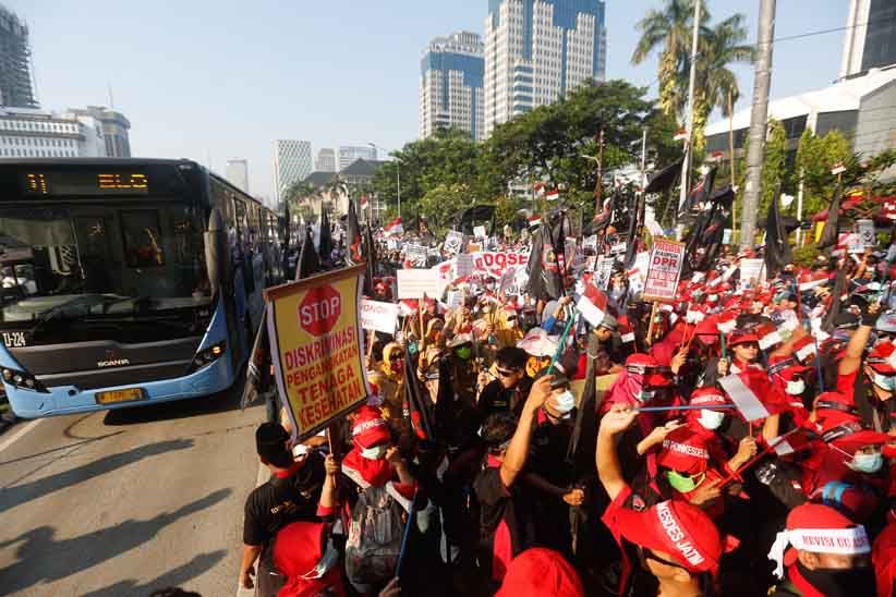 May Day: Ribuan Buruh Mulai Padati Bundaran Patung Kuda - Bagian 4