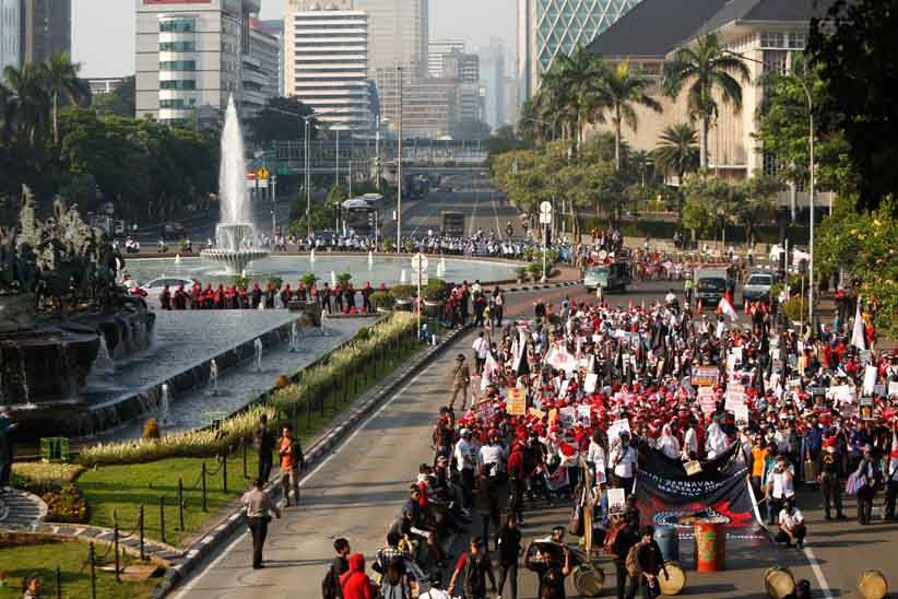 May Day: Ribuan Buruh Mulai Padati Bundaran Patung Kuda - Bagian 3