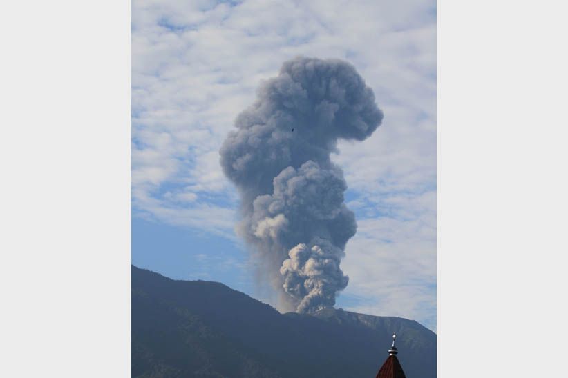 Gunung Marapi Erupsi, Semburkan Abu Vulkanik Setinggi 4.000 Meter - Bagian 2