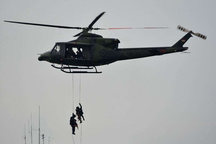 Aksi Prajurit TNI Unjuk Kemampuan di Depan Sultan Brunei - Bagian 1