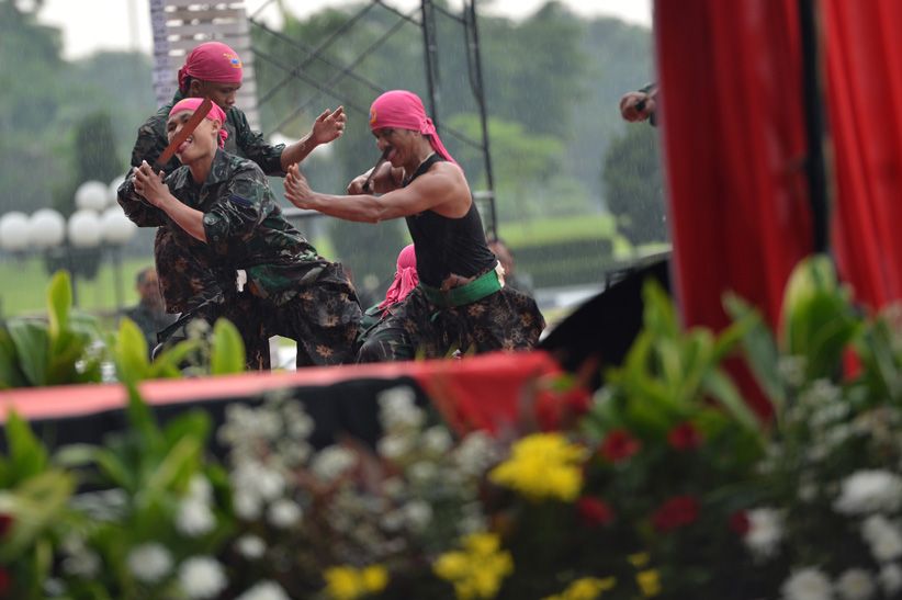 Aksi Prajurit TNI Unjuk Kemampuan di Depan Sultan Brunei - Bagian 4