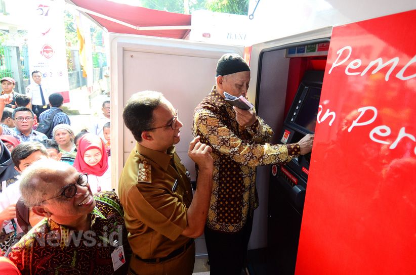 Pemprov DKI Jakarta dan Bank DKI Distribusikan Kartu Lansia Jakarta - Bagian 2