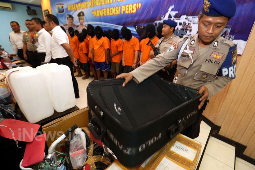 Ditpolairud Polda Jatim Gagalkan Penyelundupan 30.000 Ekor Bibit Lobster - Bagian 2