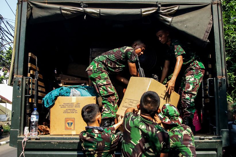 Warga Blokir Jalan Arteri Pondok Indah Protes Pengosongan Rumah Dinas TNI  - Bagian 3