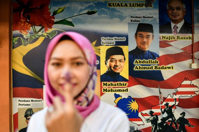 Jutaan Rakyat Malaysia Ikut Pemilu Tentukan Pemimpin Najib atau Mahathir - Bagian 4