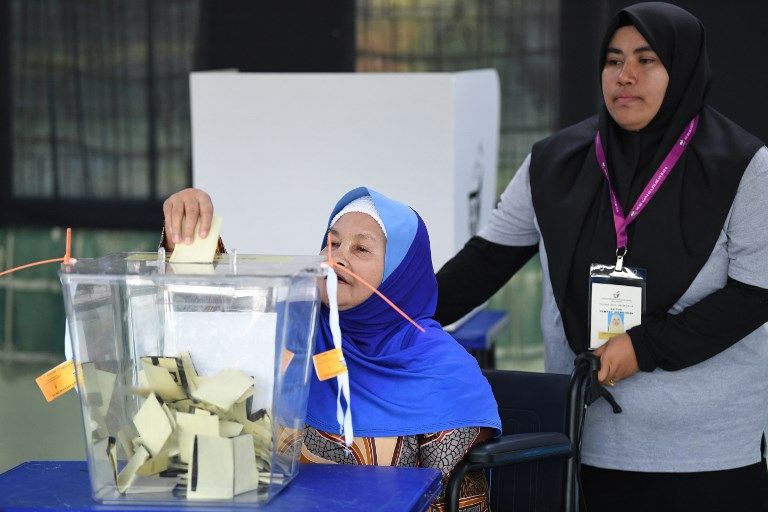 Jutaan Rakyat Malaysia Ikut Pemilu Tentukan Pemimpin Najib atau Mahathir - Bagian 5
