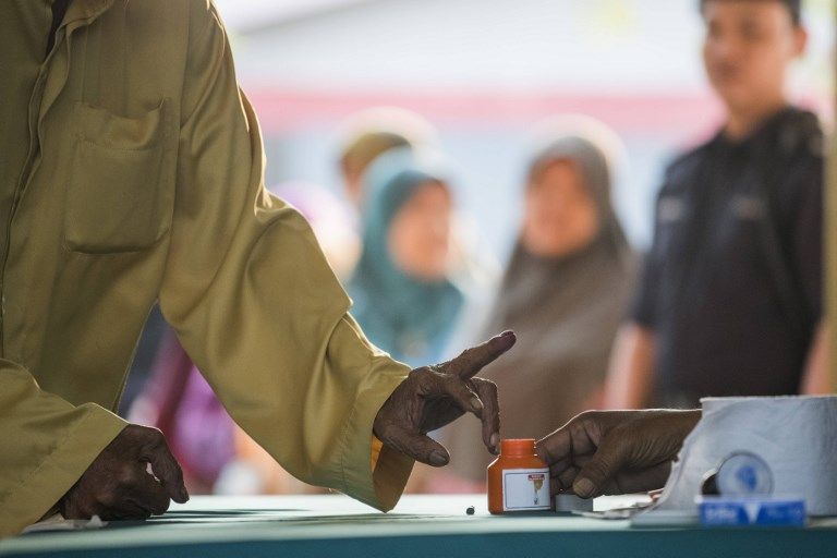 Jutaan Rakyat Malaysia Ikut Pemilu Tentukan Pemimpin Najib atau Mahathir - Bagian 3
