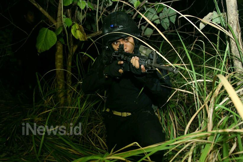 32 Pajurit Pasukan Khusus TNI Laksanakan Terjun Rahasia - Bagian 2