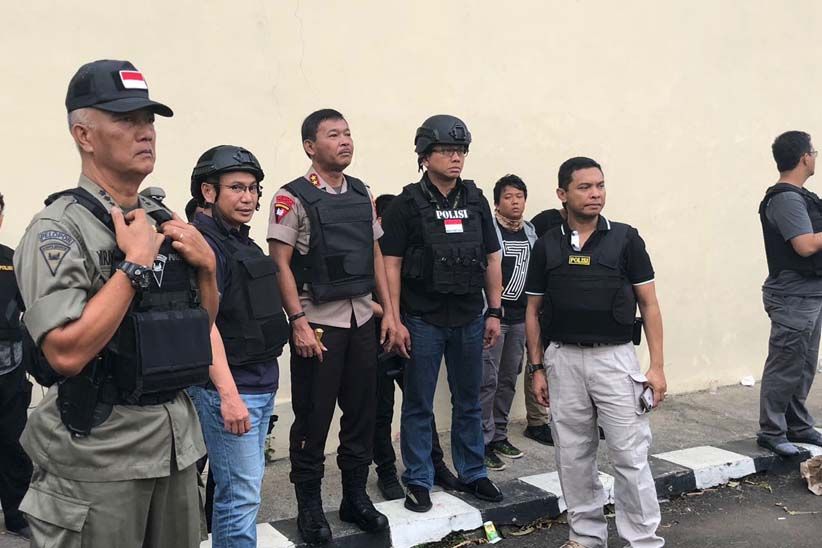 Senjata Api Rampasan Napi Teroris Diamankan, Ada yang Berdaya Jangkau 800 M - Bagian 3