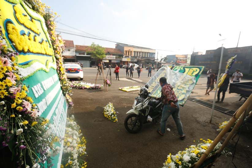 Pascakerusuhan, Mako Brimob Dibanjiri Karangan Bunga - Bagian 2