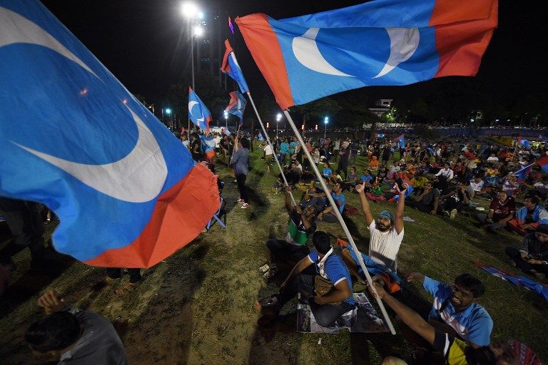Suka Cita Rakyat Malaysia Sambut Kemenangan Mahathir Mohamad - Bagian 2