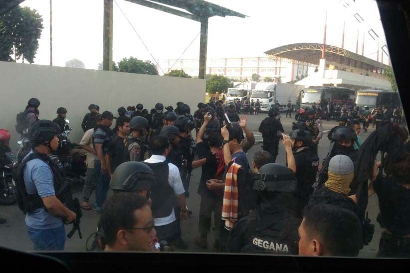 Senjata Api Rampasan Napi Teroris Diamankan, Ada yang Berdaya Jangkau 800 M - Bagian 2