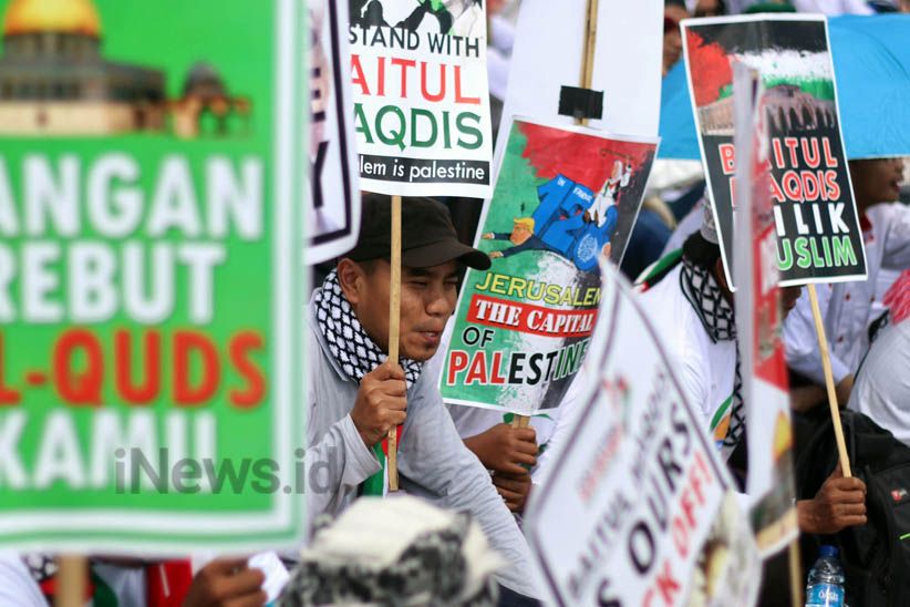 Aksi Ribuan Massa Bela Palestina Tolak Pemindahan Kedubes AS ke Yerusalem - Bagian 8