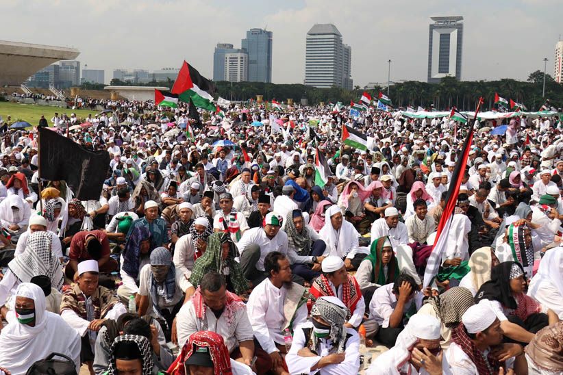 Aksi Ribuan Massa Bela Palestina Tolak Pemindahan Kedubes AS ke Yerusalem - Bagian 5