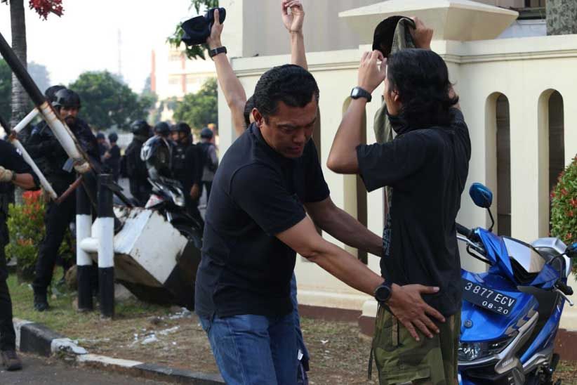 Berkepala Dingin, Operasi Penanggulangan Polri Bikin Napi Teroris Menyerah - Bagian 10
