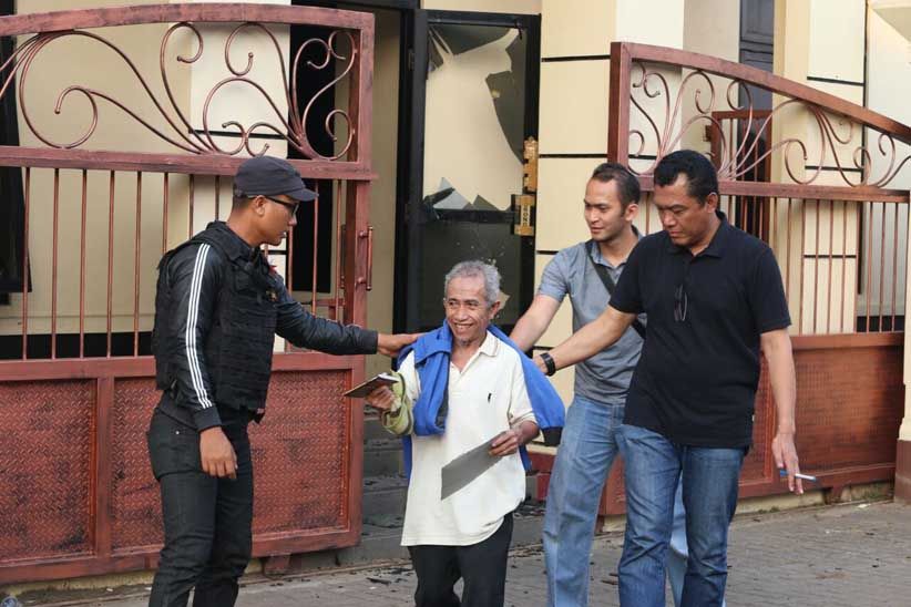 Berkepala Dingin, Operasi Penanggulangan Polri Bikin Napi Teroris Menyerah - Bagian 7