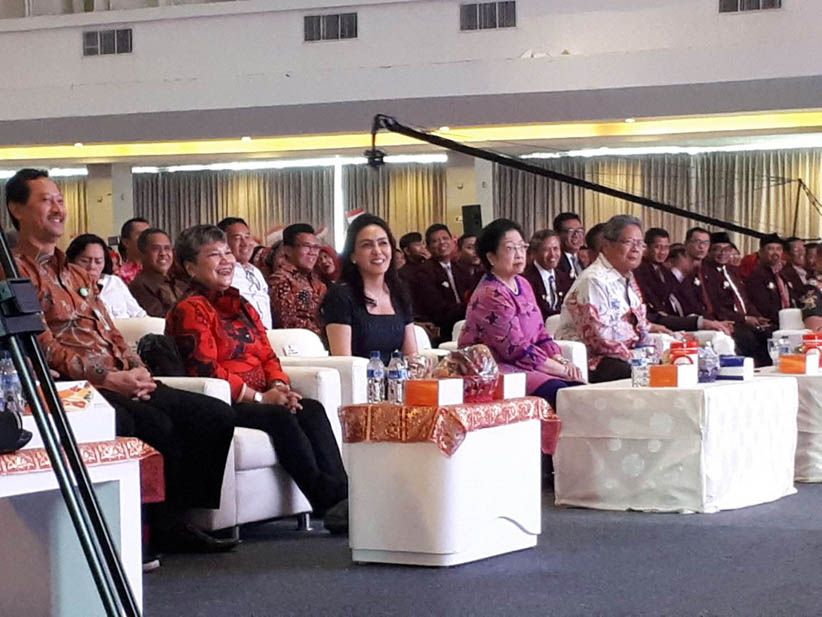 Hadiri Hari Perawat Internasional, Megawati Dukung Revisi UU ASN - Bagian 3