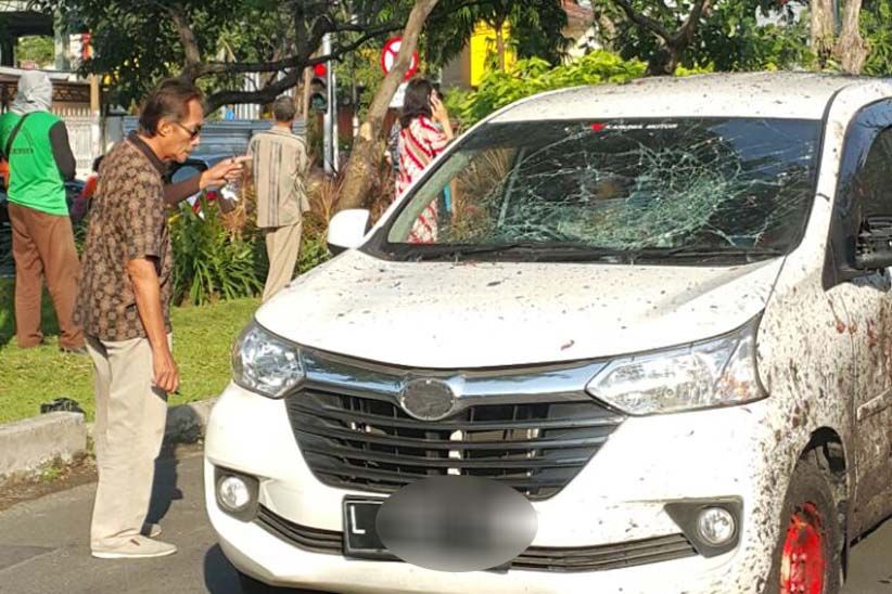 Khawatir Masih Ada Bom, Petugas Sisir Gereja di Surabaya - Bagian 3