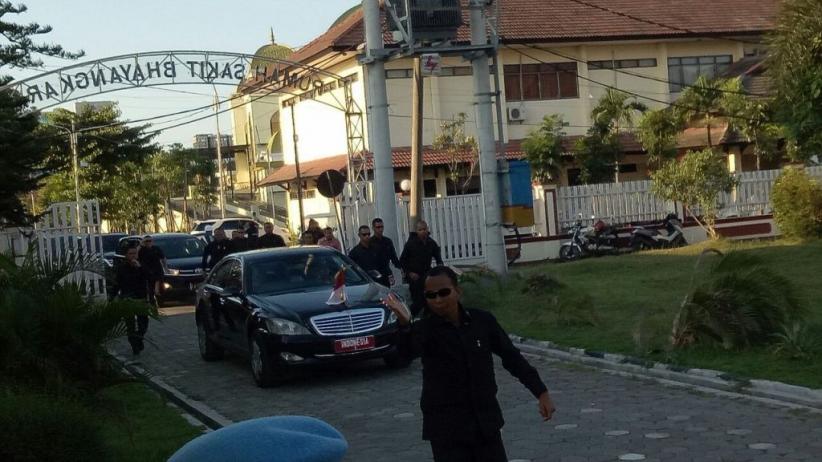 Jokowi Besuk Korban Ledakan Bom Gereja Surabaya di RS Bhayangkara - Bagian 4