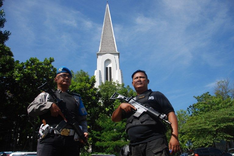 Pascaledakan Bom, Polisi Jaga Ketat Gereja-Gereja di Indonesia  - Bagian 2