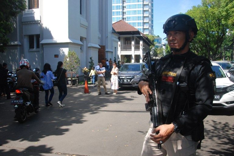 Pascaledakan Bom, Polisi Jaga Ketat Gereja-Gereja di Indonesia  - Bagian 3