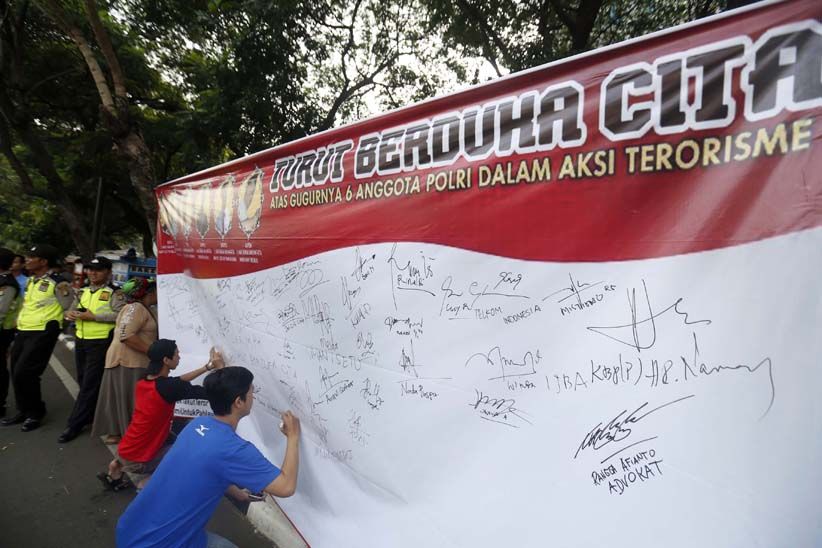 Aksi Tanda Tangan Dukungan untuk Polri Berantas Terorisme - Bagian 2
