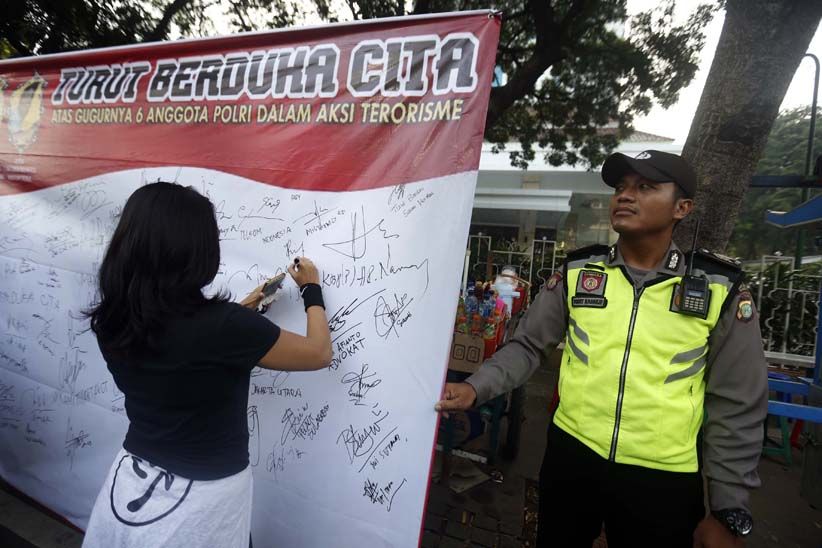 Aksi Tanda Tangan Dukungan untuk Polri Berantas Terorisme - Bagian 5