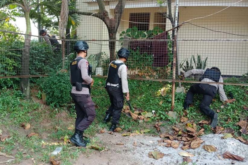 Gereja Santa Ana Diteror, Tim Penjinak Bom Sisir Seluruh Ruangan - Bagian 3