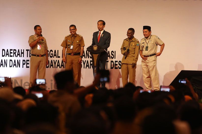 Jokowi Ajak Peserta Rakornas Desa Doakan Korban Teror Bom Surabaya - Bagian 3