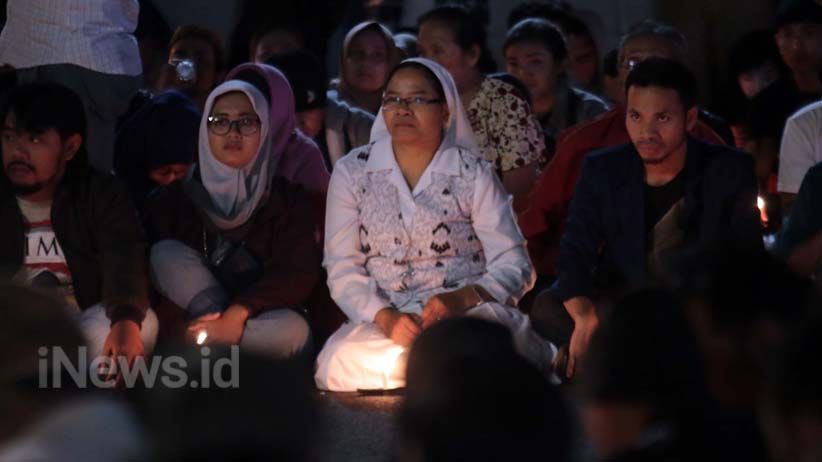Aksi 1000 Lilin Solidaritas Korban Bom Surabaya, Kecam Terorisme - Bagian 3