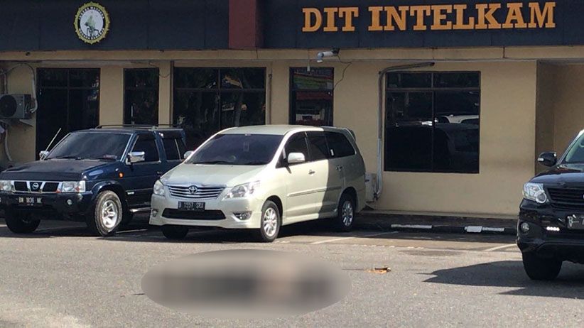 Foto-Foto Terduga Teroris Serang Mapolda Riau Pakai Samurai - Bagian 4